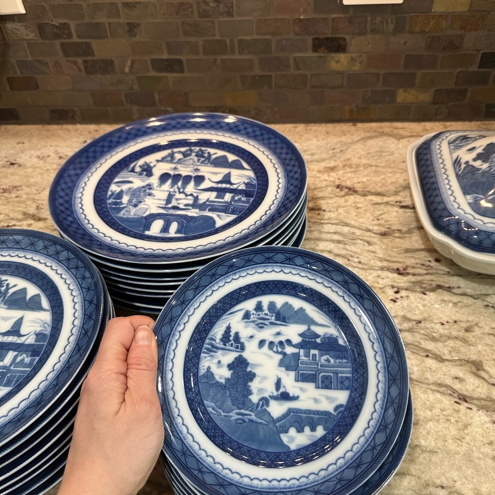Mottahedeh Blue Canton Porcelain China Set (40 Pieces)
